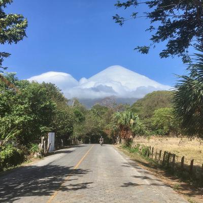 Le volcan Concepción paré de nuages